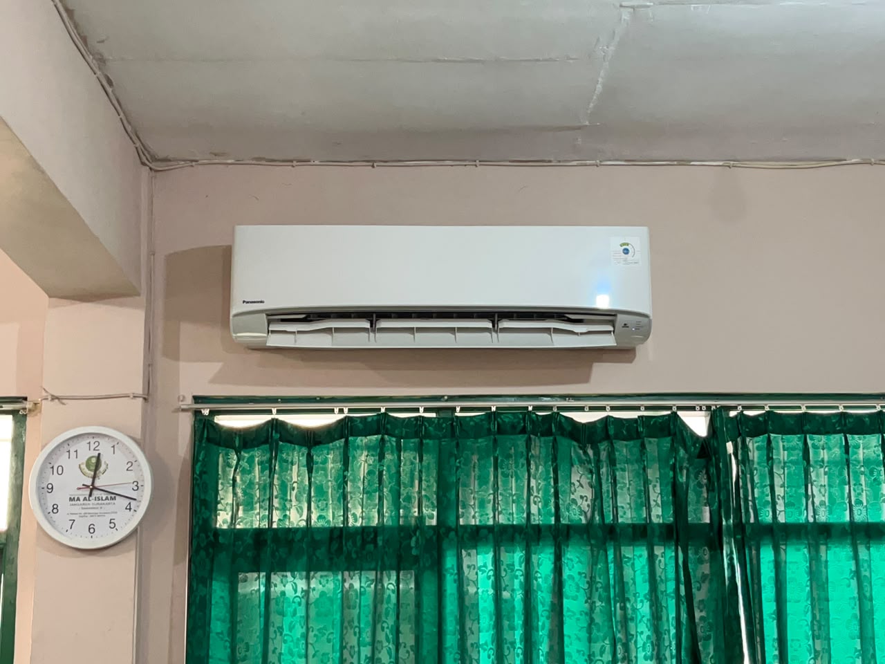 Kelas Full AC & Smart